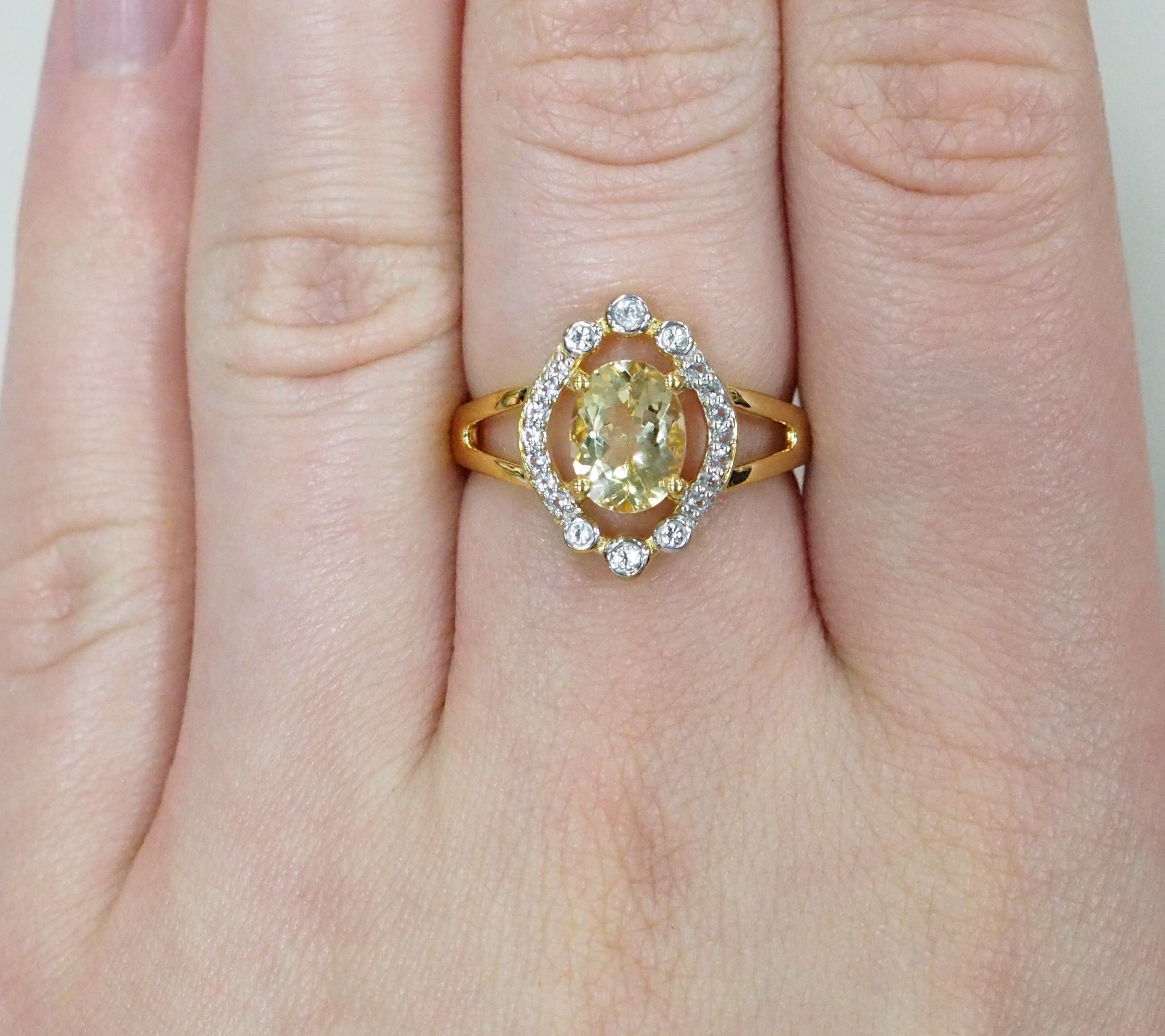 Серебряное кольцо с гелиодором